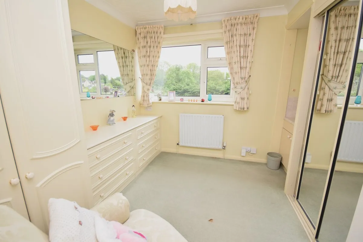 Farnham Park Close, Farnham, Surrey, GU9
