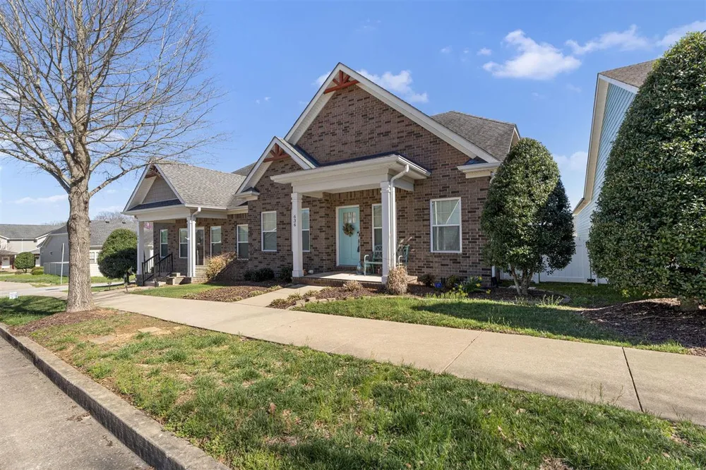 636 Constitution Dr, Bowling Green, KY 42103