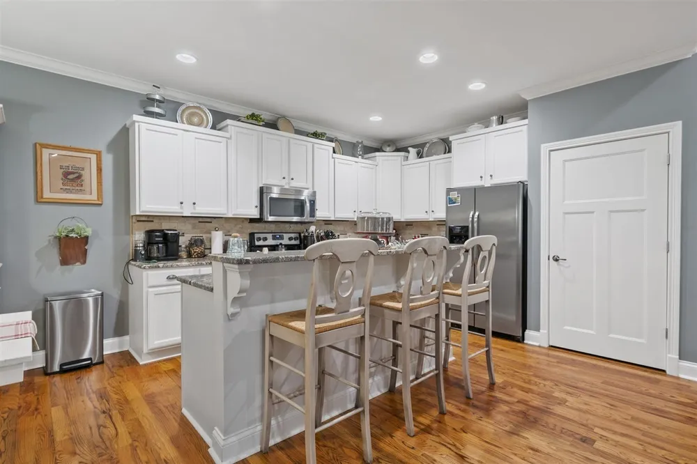 636 Constitution Dr, Bowling Green, KY 42103