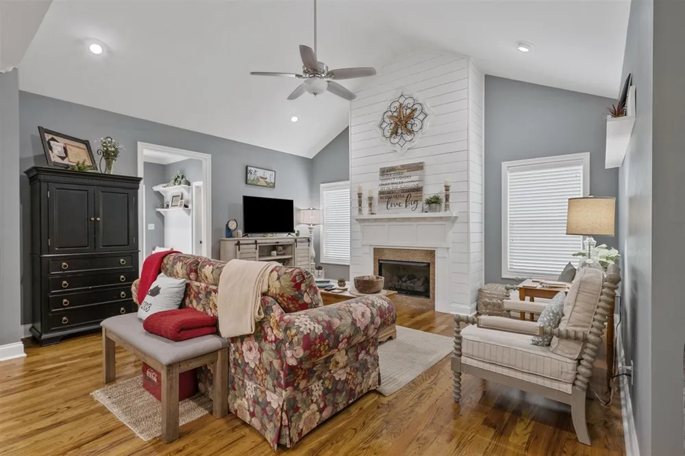 636 Constitution Dr, Bowling Green, KY 42103