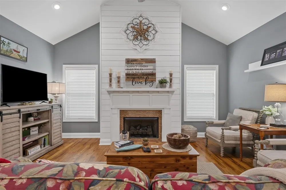 636 Constitution Dr, Bowling Green, KY 42103