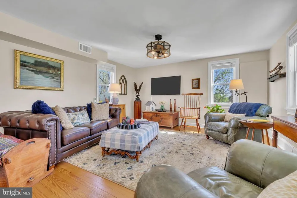 936 Big Oak Rd, Yardley, PA 19067