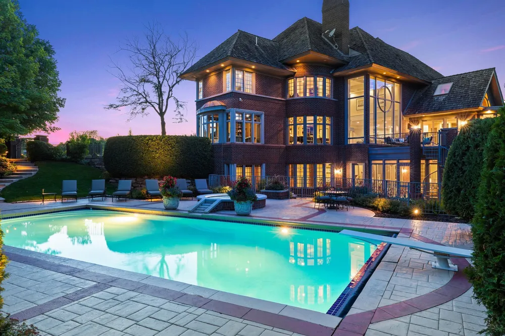 18313 Nicklaus Way, Eden Prairie, MN 55347