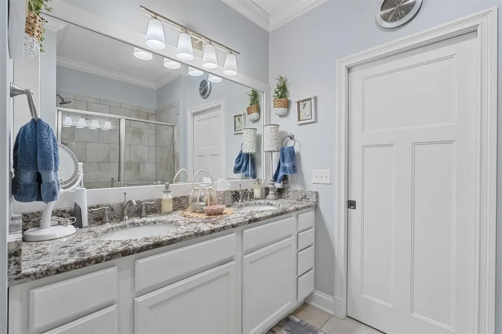 636 Constitution Dr, Bowling Green, KY 42103