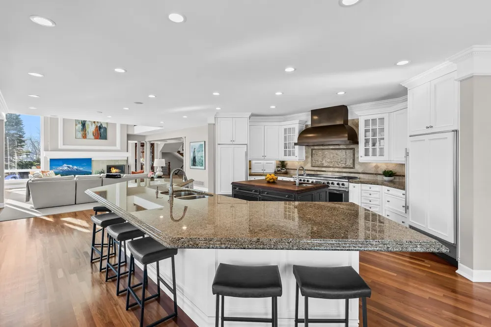 18313 Nicklaus Way, Eden Prairie, MN 55347