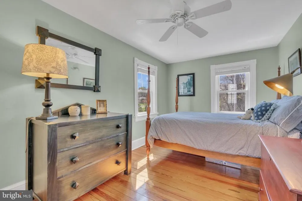 936 Big Oak Rd, Yardley, PA 19067
