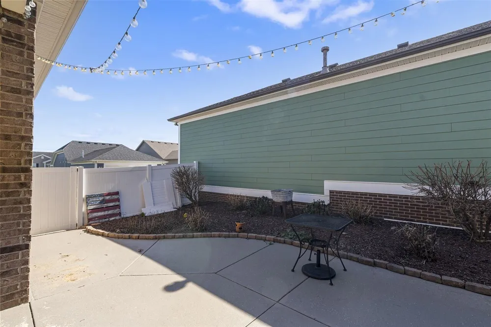 636 Constitution Dr, Bowling Green, KY 42103
