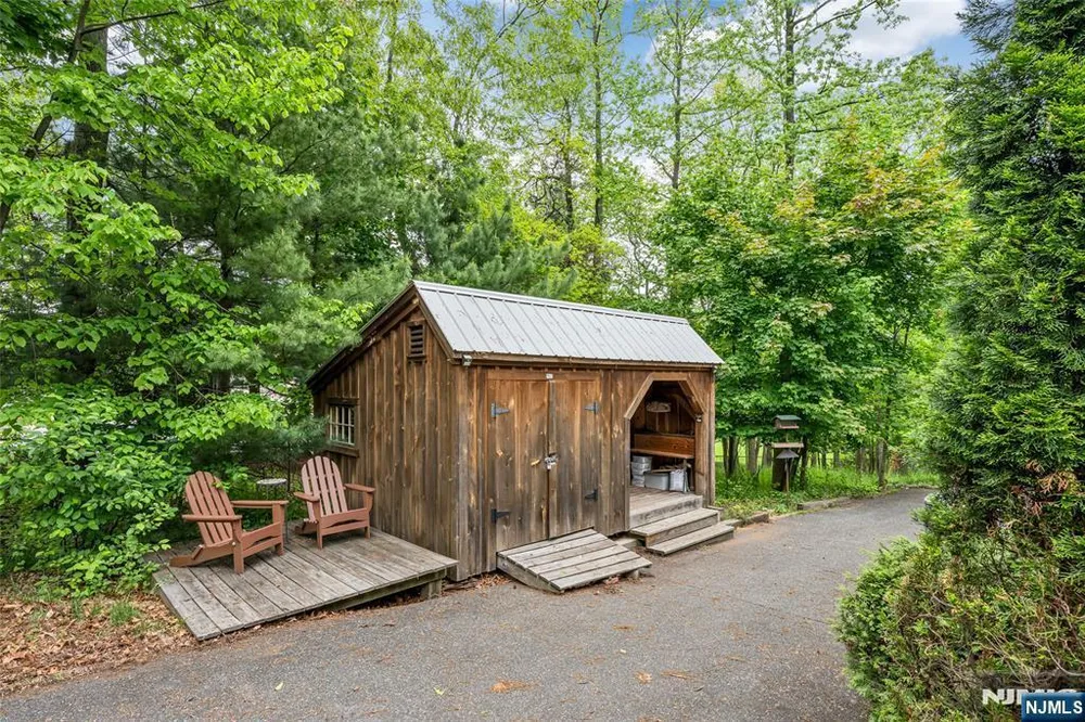 157 Chestnut Ridge Rd, Montvale, NJ 07645