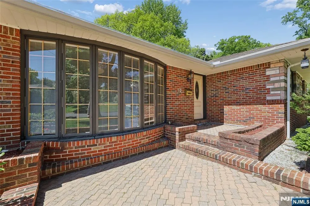 12 Beverly Rd, Englewood Cliffs, NJ 07632