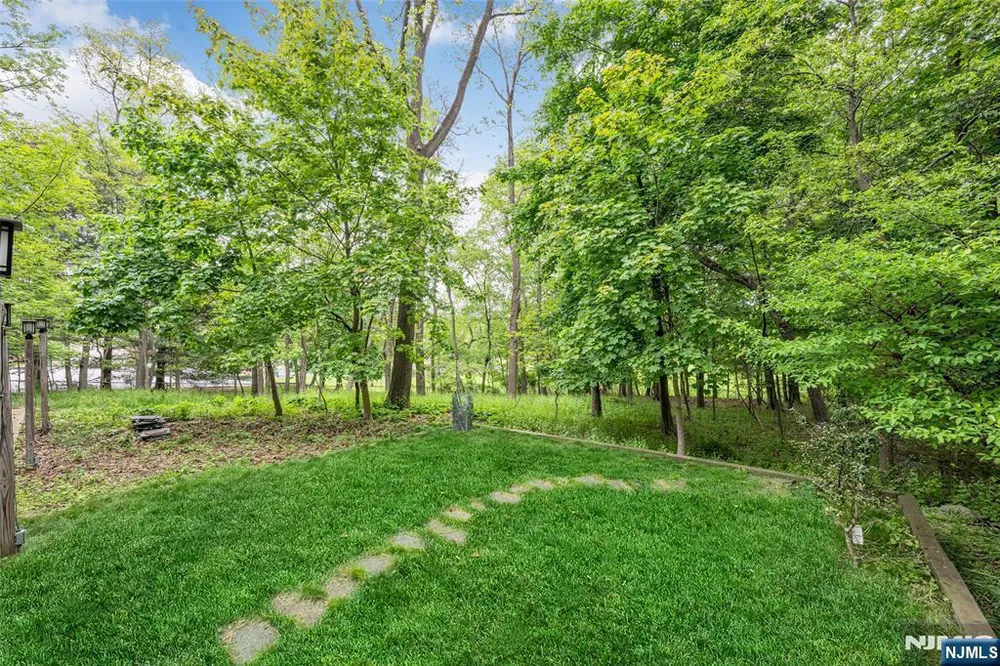 157 Chestnut Ridge Rd, Montvale, NJ 07645