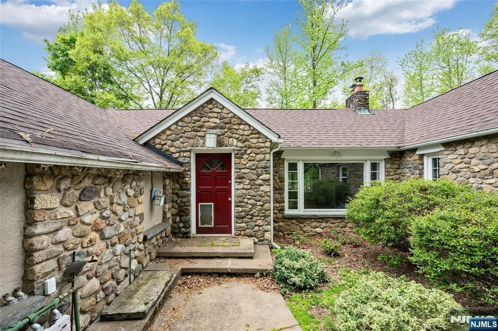 157 Chestnut Ridge Rd, Montvale, NJ 07645