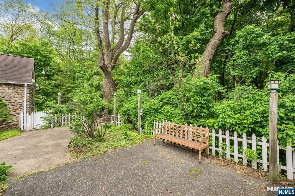 157 Chestnut Ridge Rd, Montvale, NJ 07645