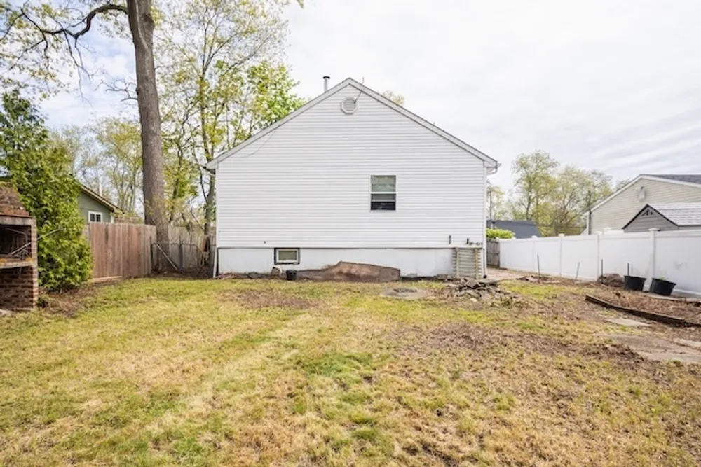 148 Wavecrest Dr, Mastic Beach, NY 11951