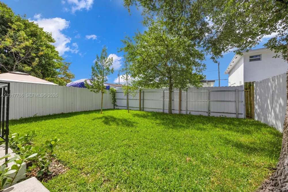 2778 NW 44th St, Miami, FL 33142