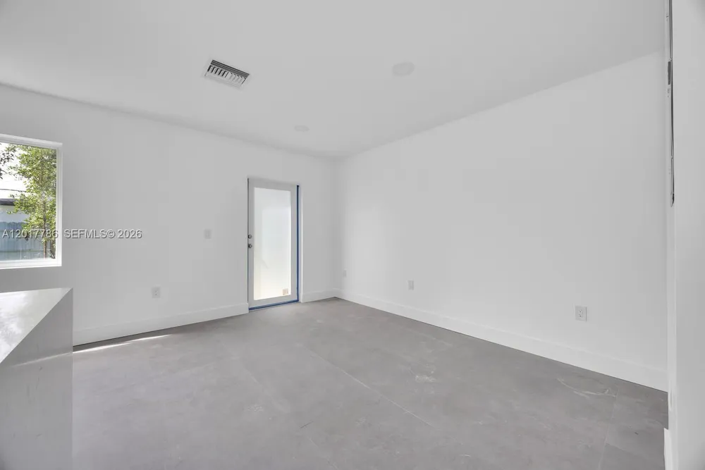 2778 NW 44th St, Miami, FL 33142