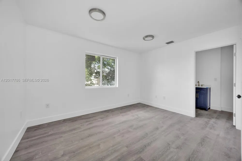 2778 NW 44th St, Miami, FL 33142
