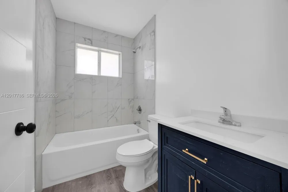 2778 NW 44th St, Miami, FL 33142