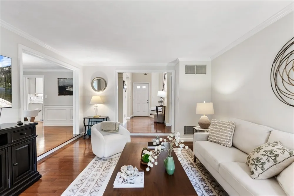 7 Wedge Ct, North Reading, MA 01864