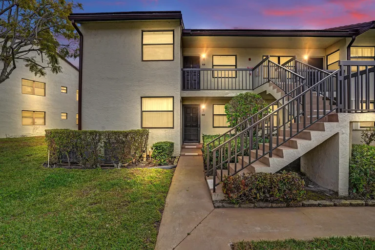 7674 Tahiti Ln, Lake Worth Beach, FL 33467