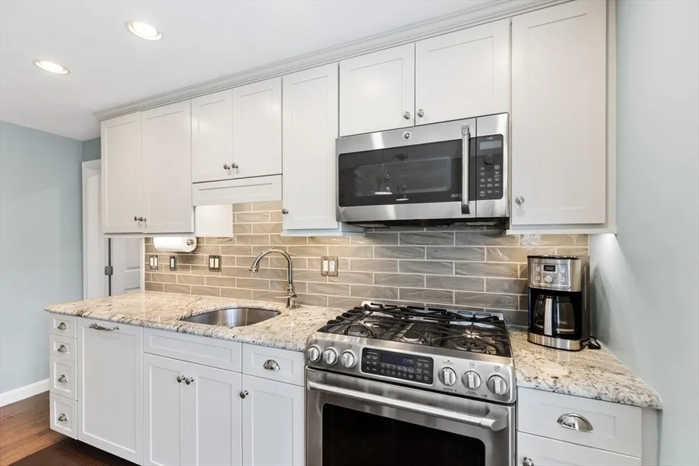 7 Wedge Ct, North Reading, MA 01864
