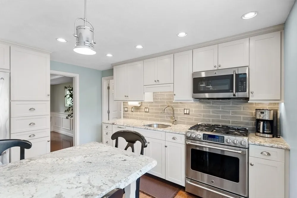 7 Wedge Ct, North Reading, MA 01864