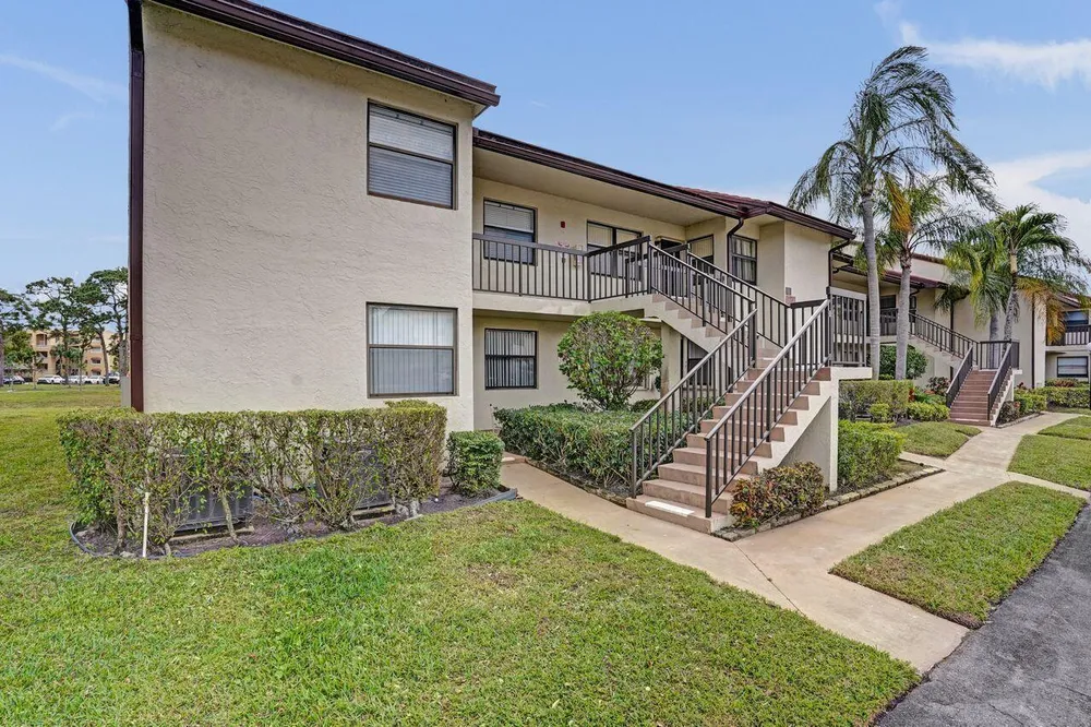 7674 Tahiti Ln, Lake Worth Beach, FL 33467