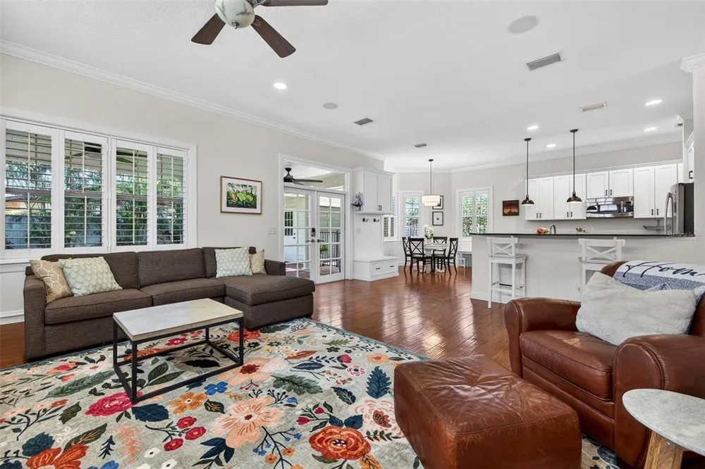 2812 W Paxton Ave, Tampa, FL 33611