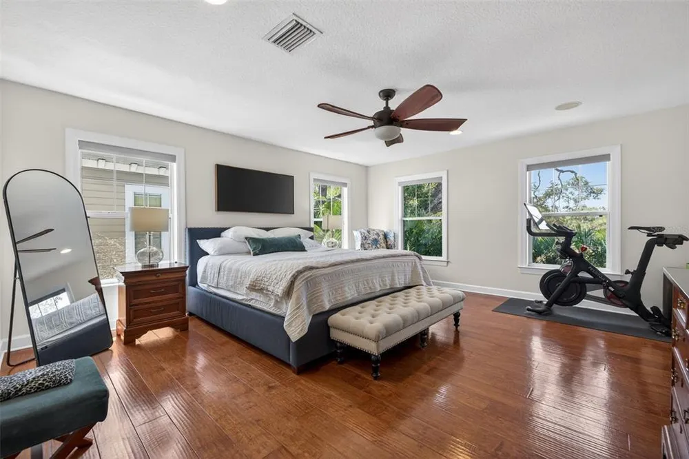 2812 W Paxton Ave, Tampa, FL 33611