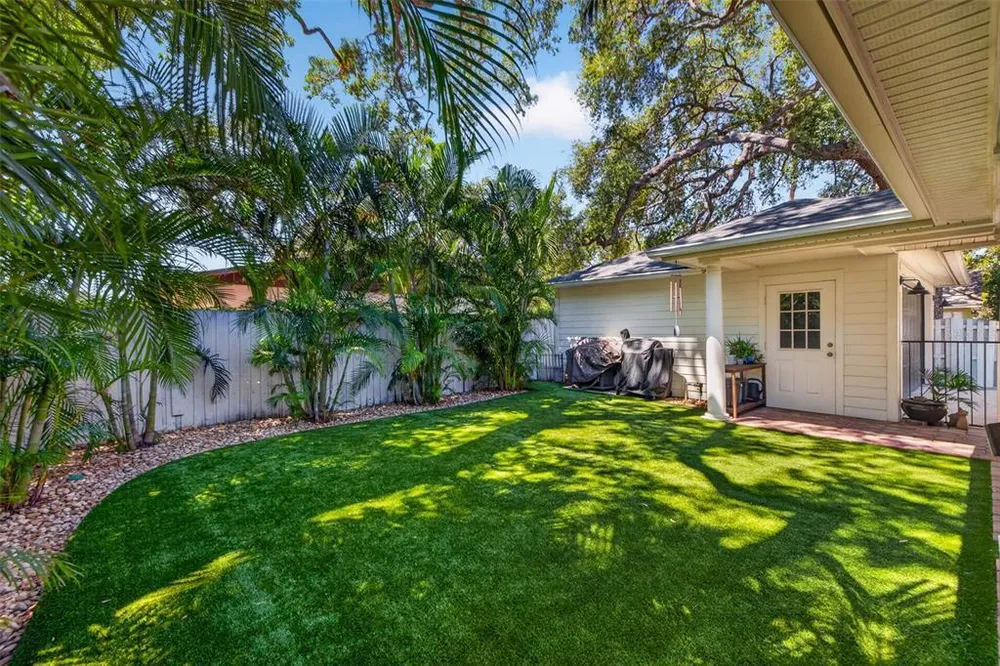 2812 W Paxton Ave, Tampa, FL 33611