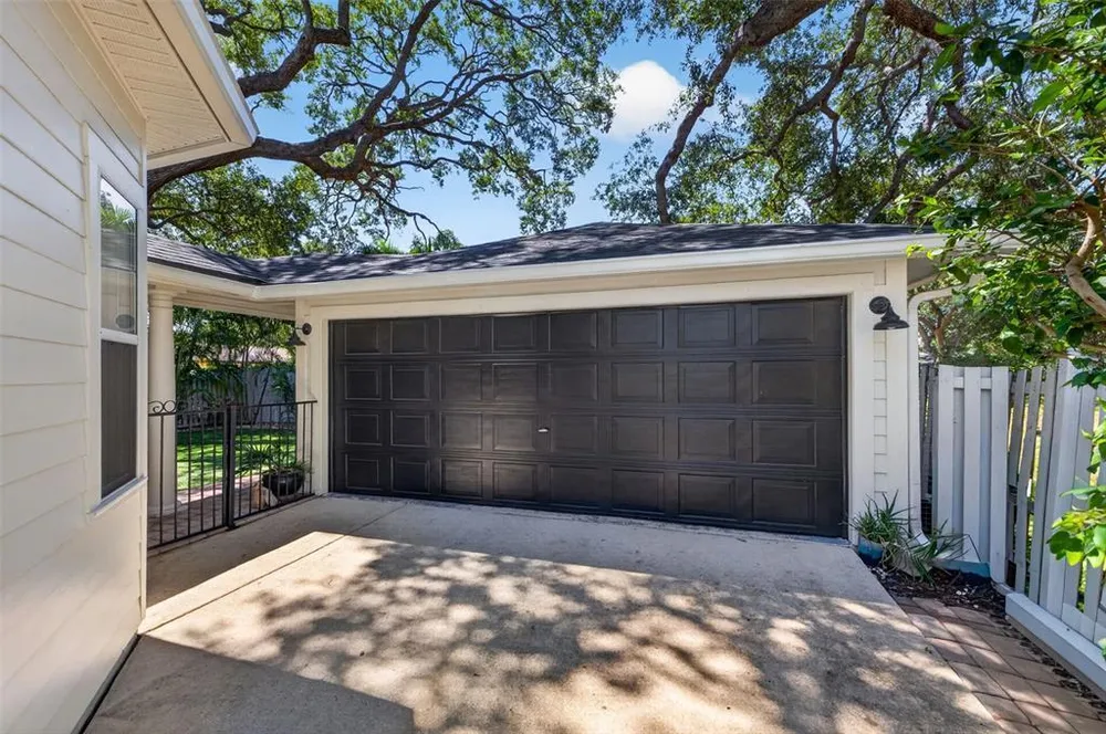 2812 W Paxton Ave, Tampa, FL 33611