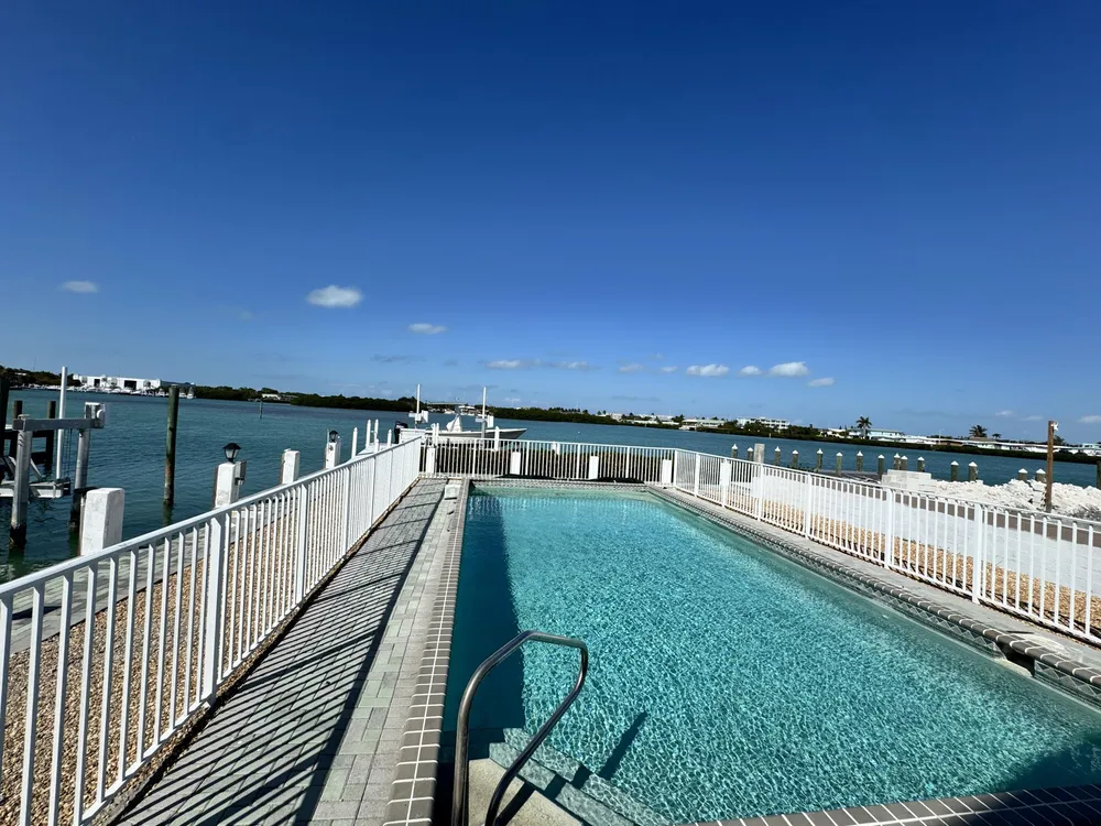 900 Shelter Bay Dr, Key Colony Beach, FL 33051