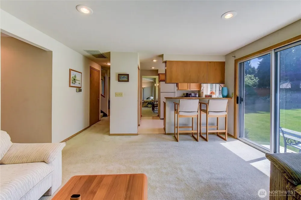 1301 S 236th Pl, Des Moines, WA 98198