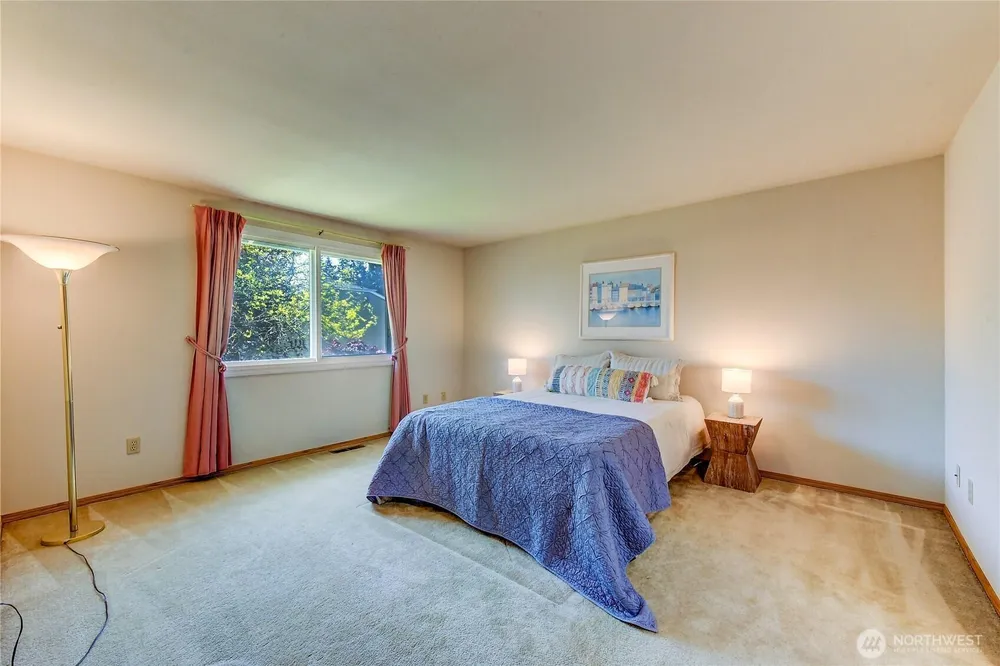 1301 S 236th Pl, Des Moines, WA 98198