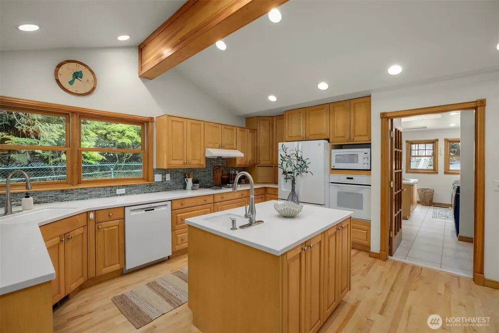 3718 S 334th St, Federal Way, WA 98001