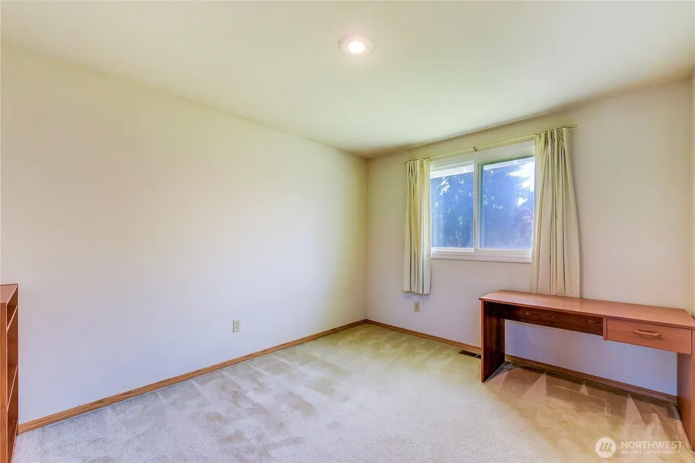 1301 S 236th Pl, Des Moines, WA 98198