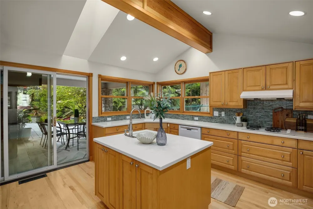 3718 S 334th St, Federal Way, WA 98001