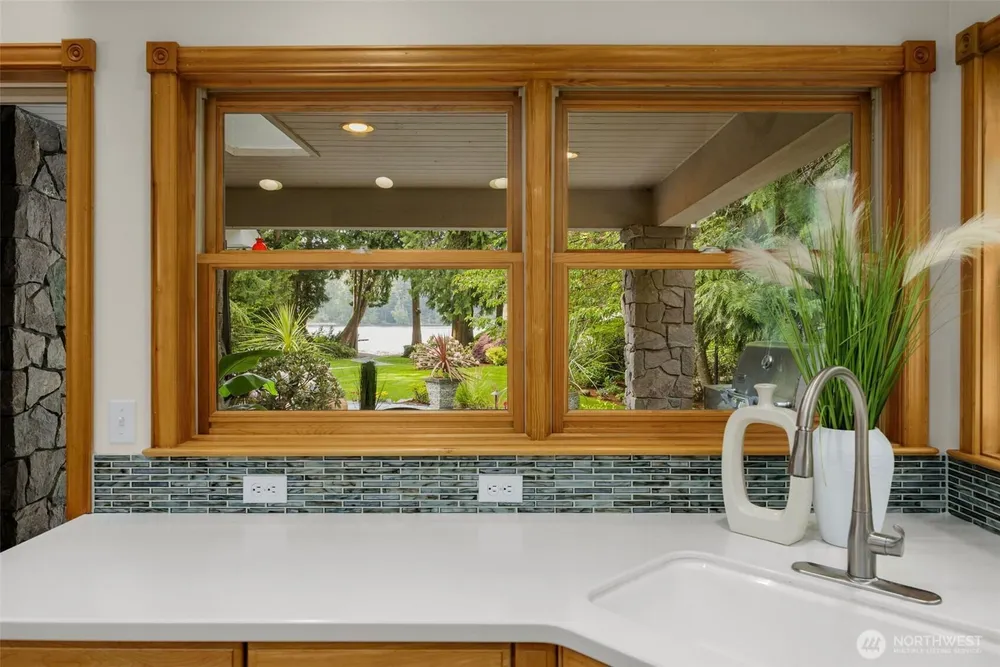 3718 S 334th St, Federal Way, WA 98001