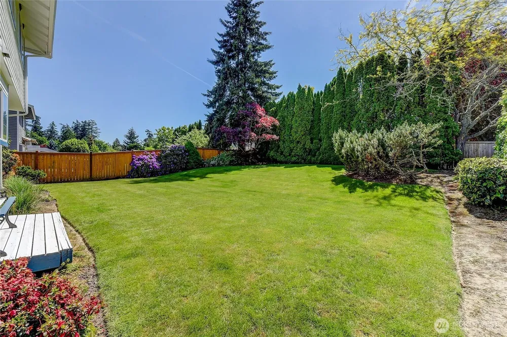 1301 S 236th Pl, Des Moines, WA 98198