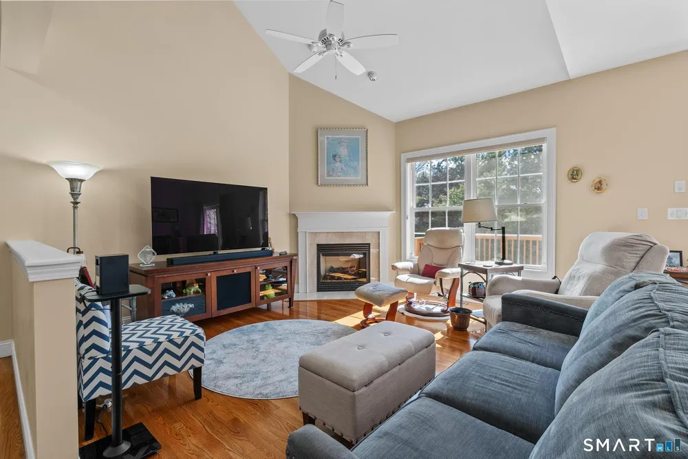 13 Concord Dr, Berlin, CT 06037