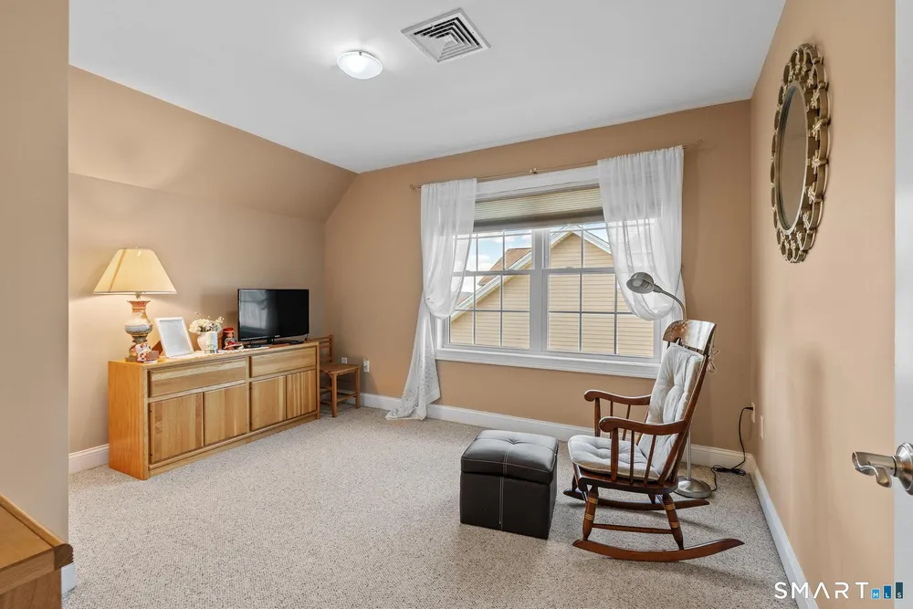 13 Concord Dr, Berlin, CT 06037