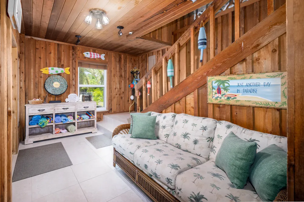 29562 Saratoga Ave, Big Pine, FL 33043