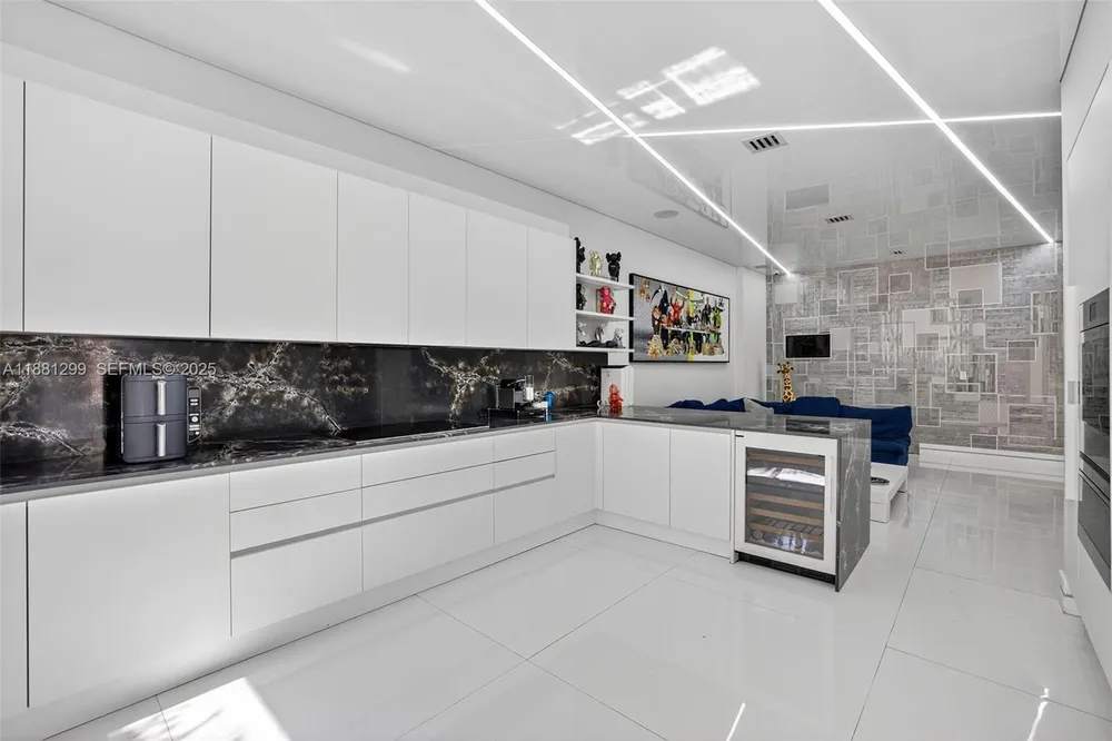3710 NE 208th Terrace, Aventura, FL 33180