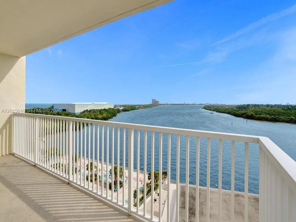 300 Bayview Dr, Sunny Isles Beach, FL 33160