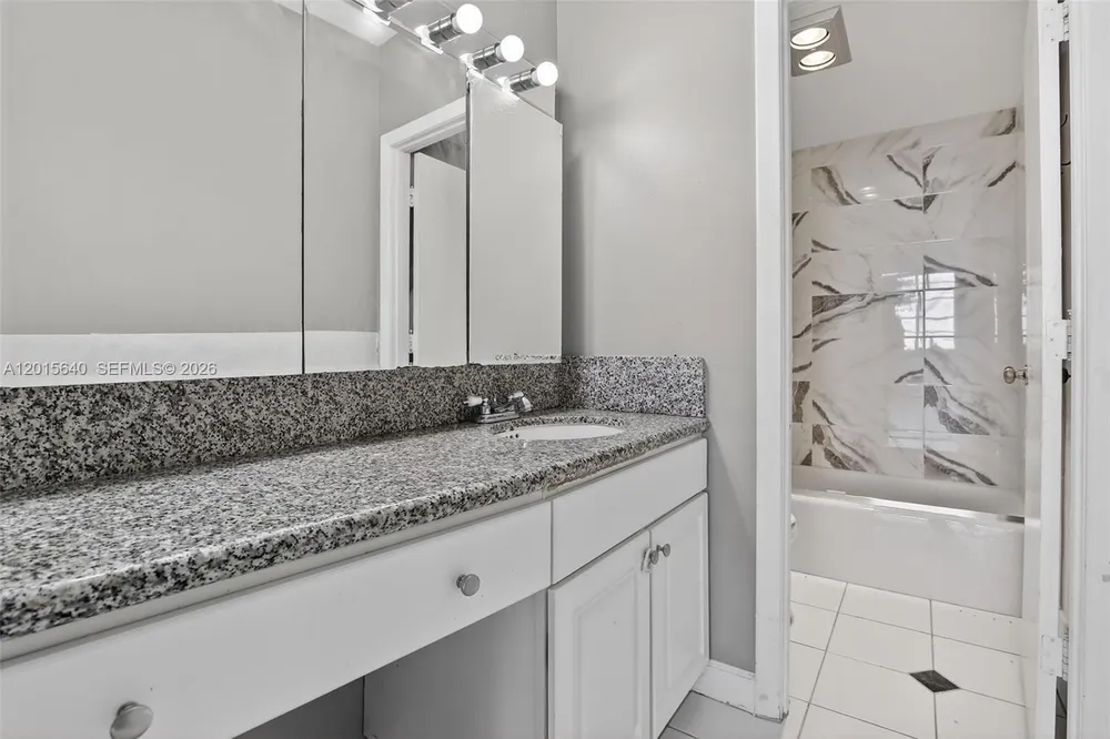 300 Bayview Dr, Sunny Isles Beach, FL 33160