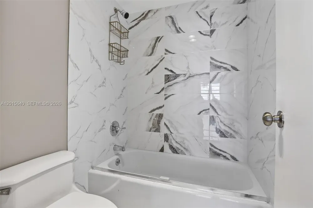 300 Bayview Dr, Sunny Isles Beach, FL 33160
