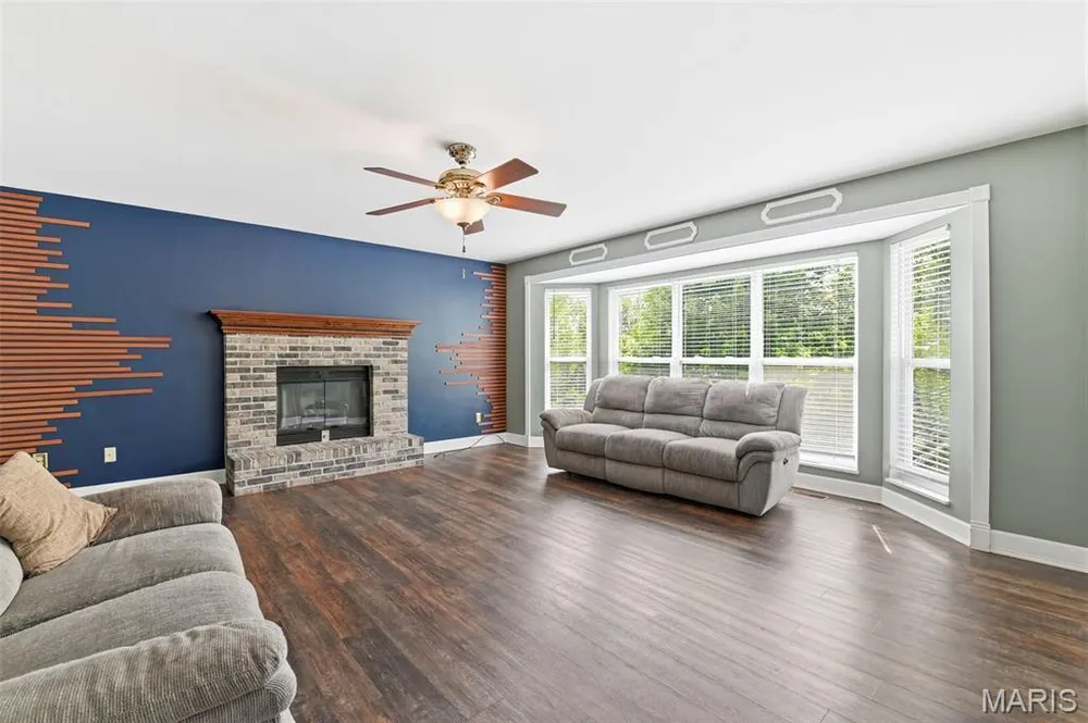 49 Autumn Crest Ct, Wentzville, MO 63385