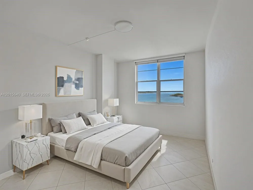 300 Bayview Dr, Sunny Isles Beach, FL 33160