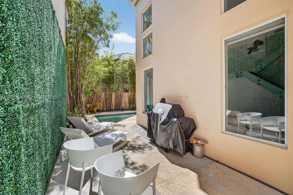3710 NE 208th Terrace, Aventura, FL 33180
