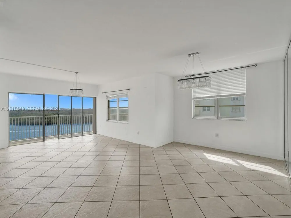 300 Bayview Dr, Sunny Isles Beach, FL 33160