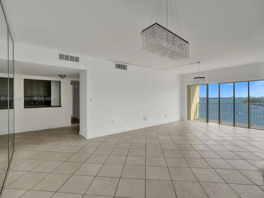 300 Bayview Dr, Sunny Isles Beach, FL 33160